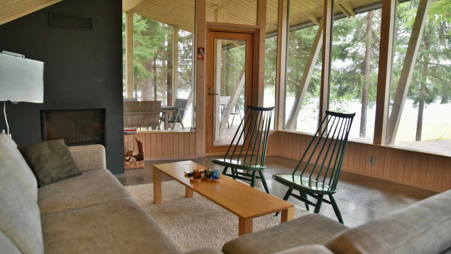 Rantahuvilan olohuone