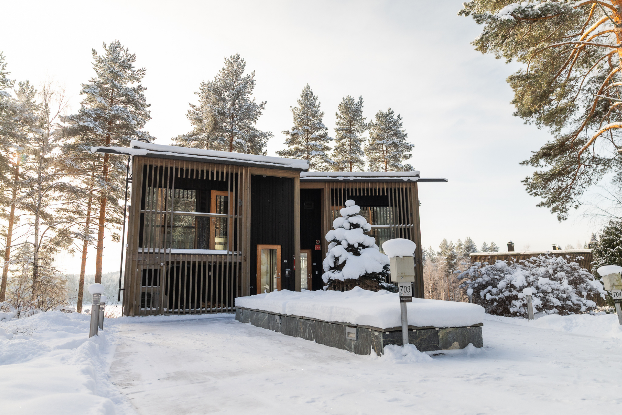 Rinnehuvila edestä talvella
