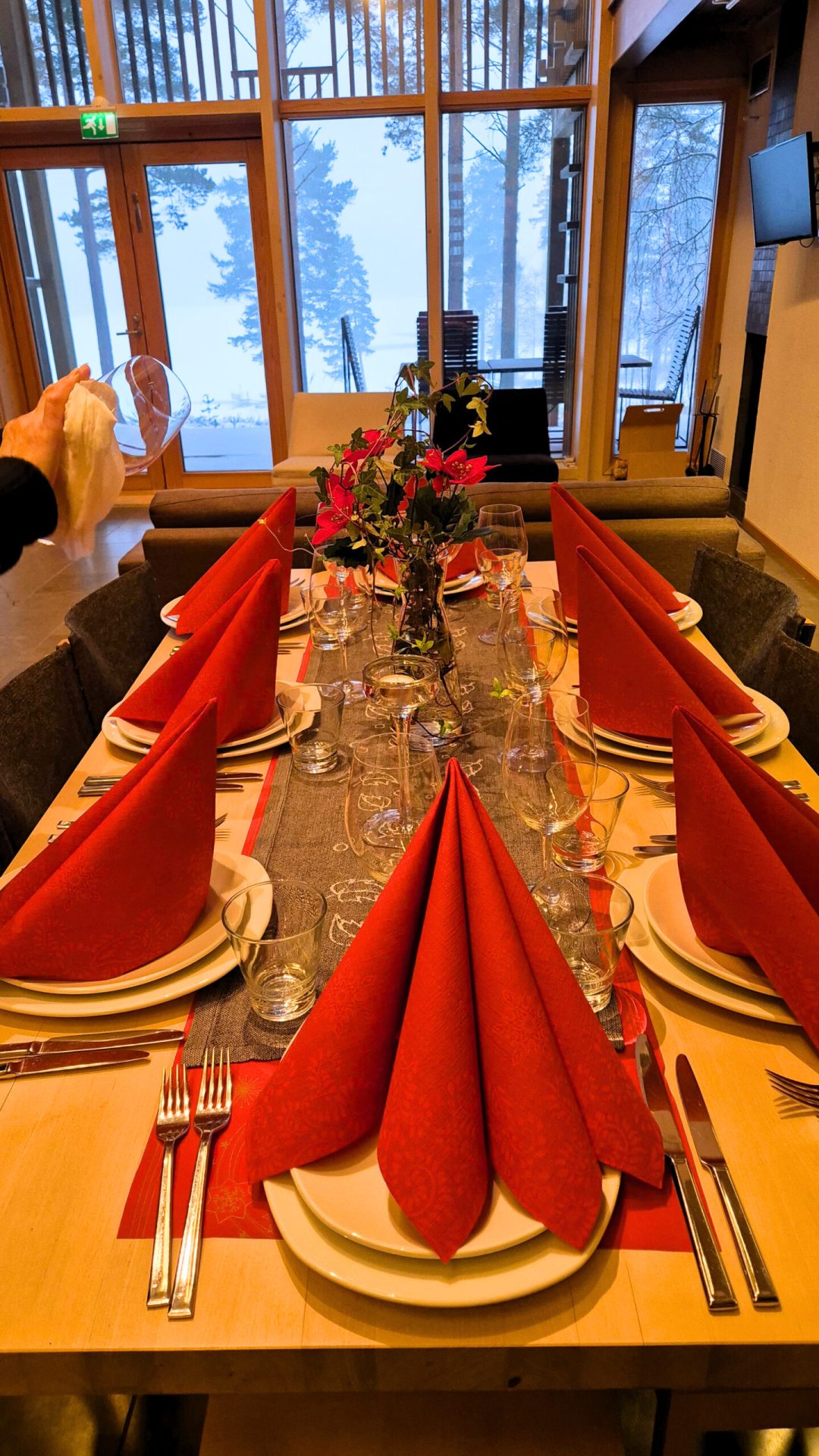 Pikkujoulukattaus Rinnehuvilassa