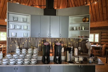 Kotaravintolassa löytyy pieni keittiö.